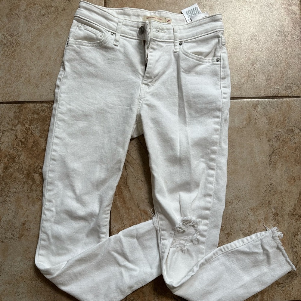 Levi’s 721 High Rise Skinny Jean - White